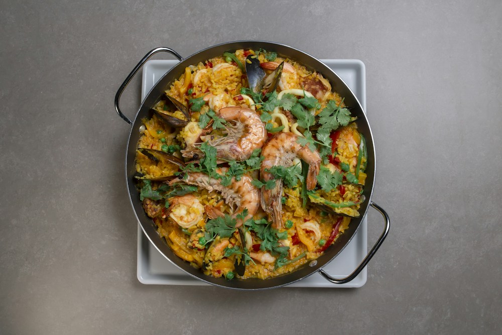 Paella mixta a domicilio recién hecha